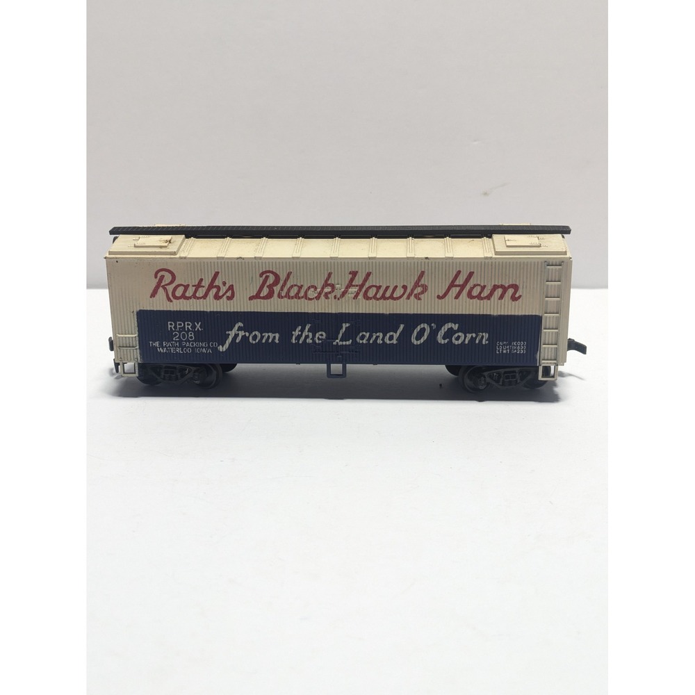 AHM Vintage HO Scale Rath's Black Hawk Ham Refrigerator Car R.P.R.X. 208